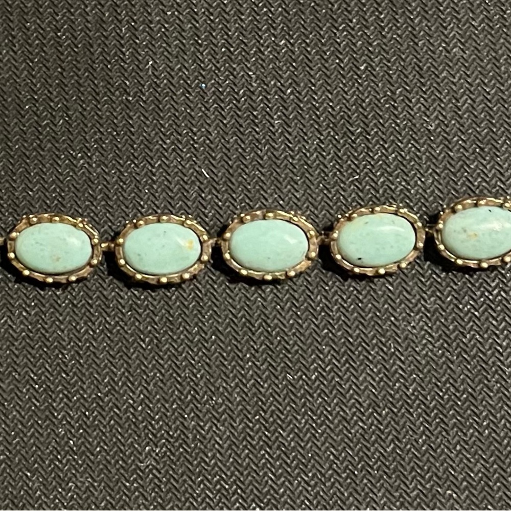 Elegant Gold and Green Women's Bracelet
